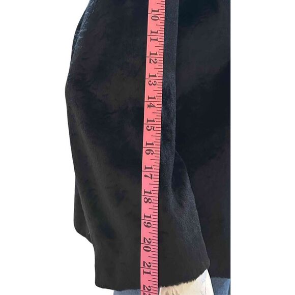 Vintage
1950s/1960s dark navy blue sculpted velour jacket. - Picture 9 of 11